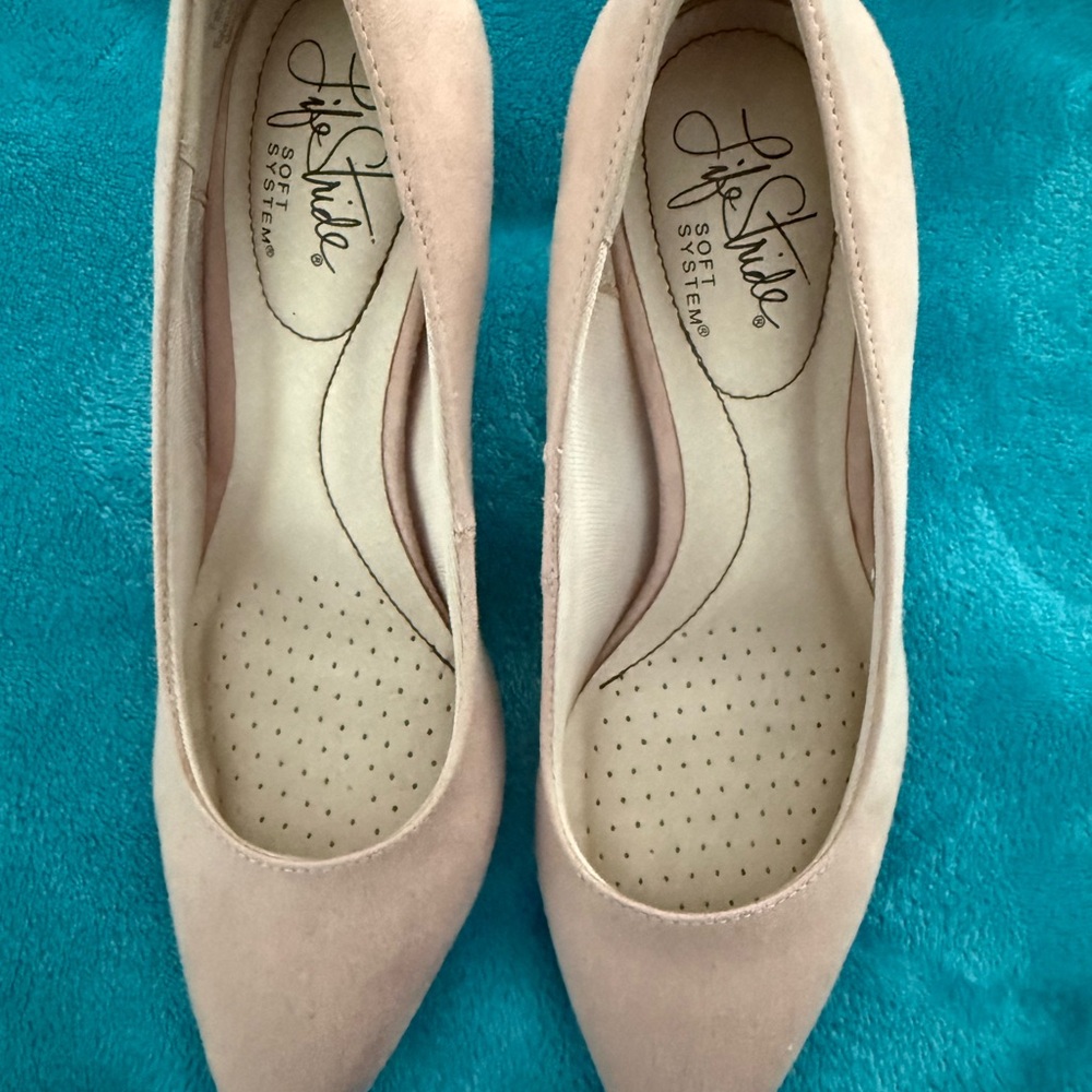 Life Stride Women's Blush Heels/Pumps. Used but still in good condition